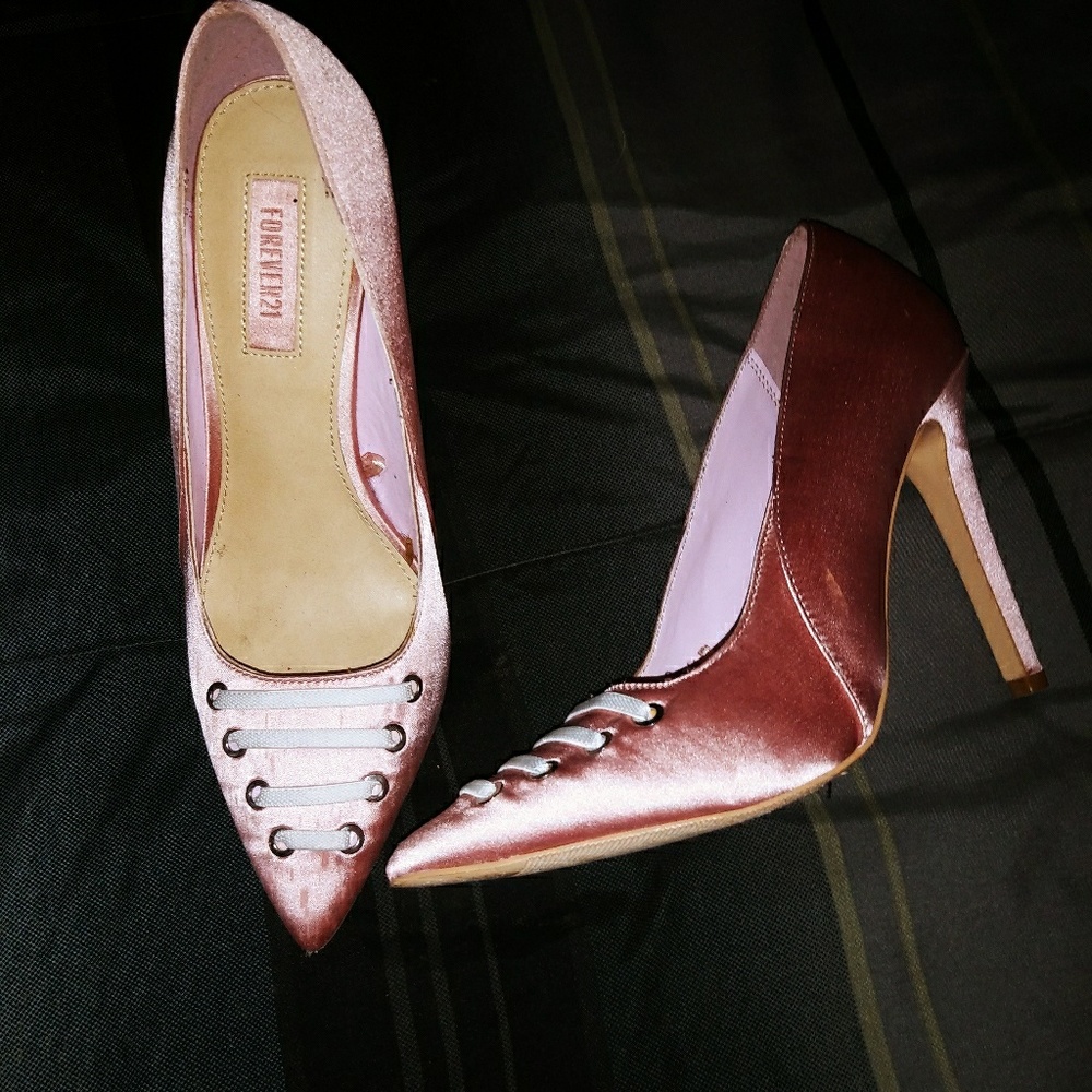 Light pink Forever 21 pumps size 6